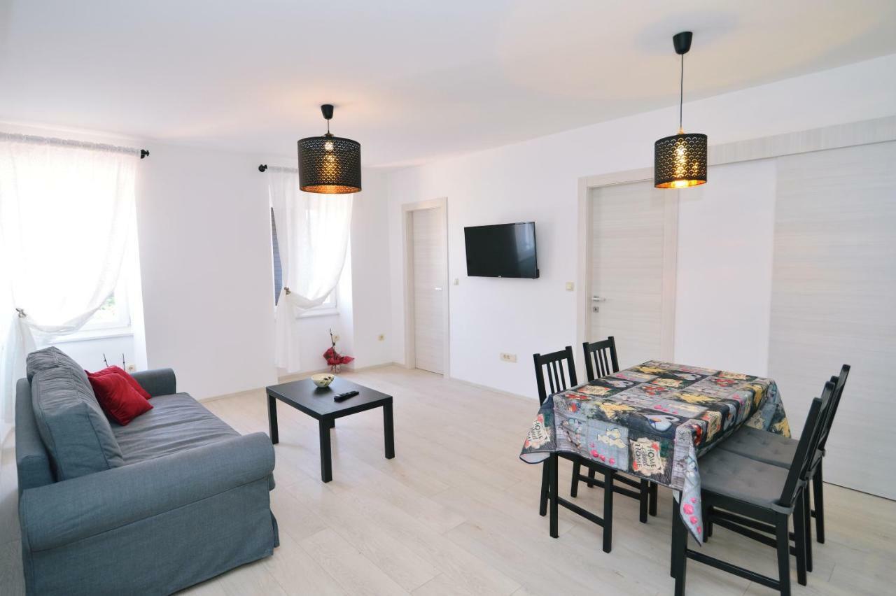 Apartments Knezgrad Laurana Esterno foto